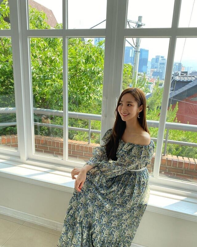 Ngắm 5 kiểu váy liền Park Min Young mê nhất, nàng 30+ có ngay 5 gợi ý vừa hack dáng vừa trẻ xinh như mới đôi mươi - Ảnh 7.