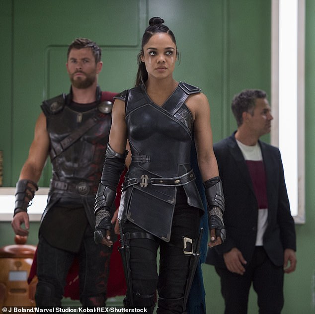 Cặp tay 3 yêu xoay vòng chấn động Hollywood của mỹ nhân Thor gặp biến, giám đốc Marvel vào cuộc vì quá tức giận - Ảnh 4.