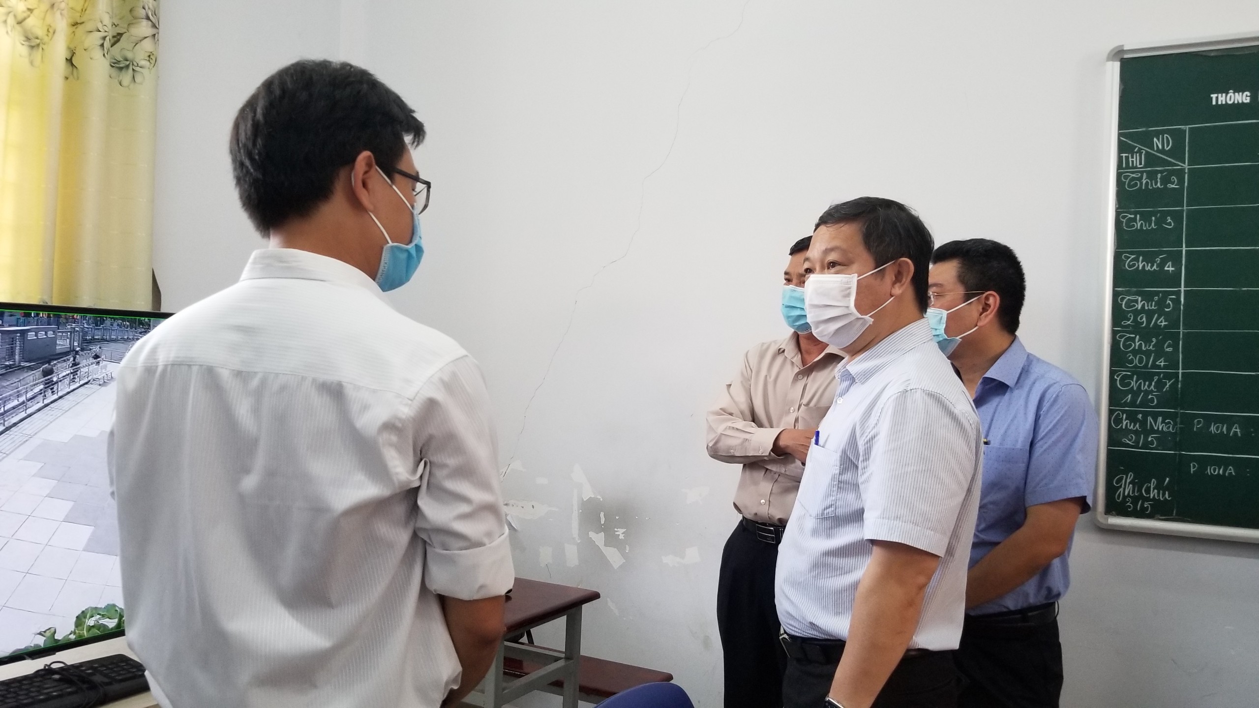 Từ tối 3/5 người ở những nơi này khi đến TP.HCM phải được cách ly, lấy mẫu - Ảnh 1. Từ tối 3/5 người ở những nơi này khi đến TP.HCM phải được cách ly, lấy mẫu - Ảnh 1.