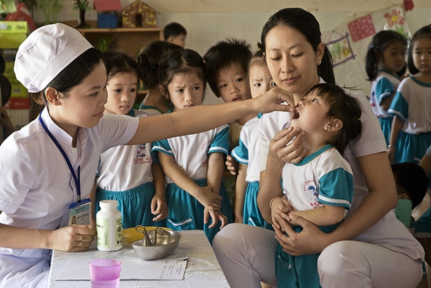 Hà Nội: Các trạm y tế phường hoãn lịch uống vitamin A đợt 1 năm 2021 cho trẻ  - Ảnh 1.