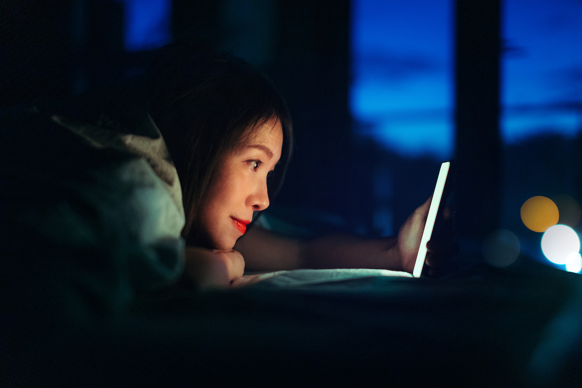 "Trả thù thức khuya" là gì mà rất nhiều người mắc phải khi màn đêm buông xuống? - Ảnh 3. "Trả thù thức khuya" là gì mà rất nhiều người mắc phải khi màn đêm buông xuống? - Ảnh 3.