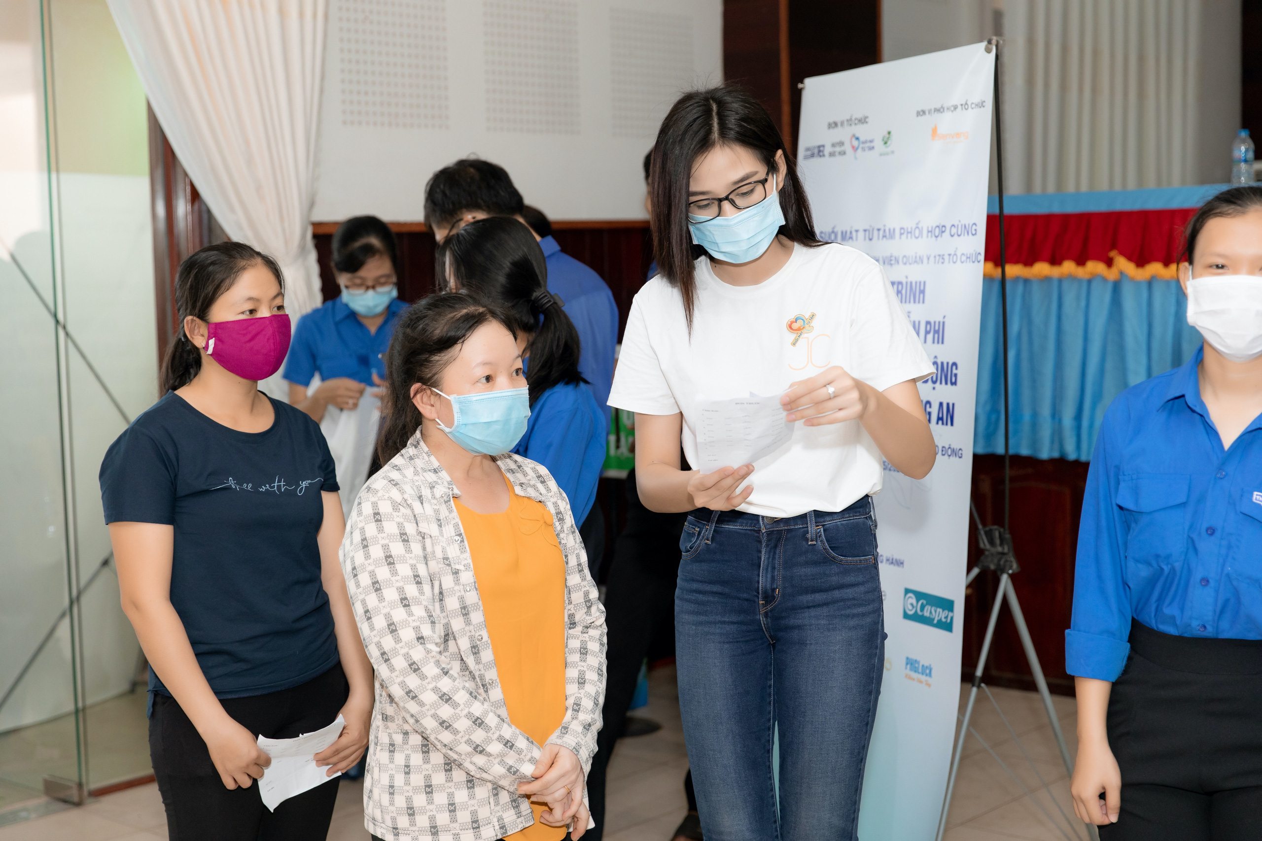 Hoa hậu Tiểu Vy, mua vaccine cho Bắc Giang, Bắc Giang