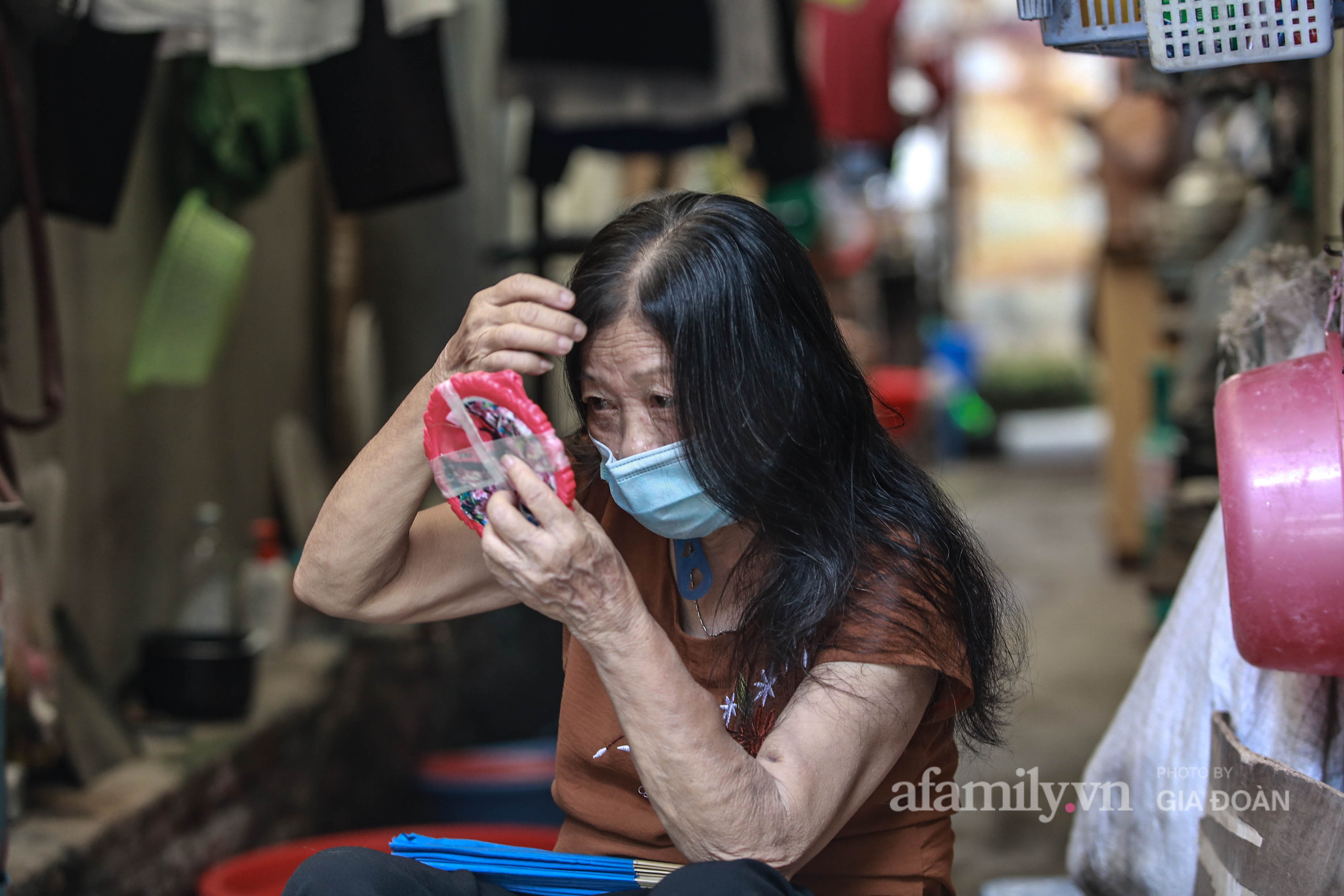 Có nơi đâu khổ bằng &quot;xóm chạy thận&quot; vừa chạy đua giành giật sự sống vừa vật lộn trong cái nóng hơn 40 độ C - Ảnh 9.