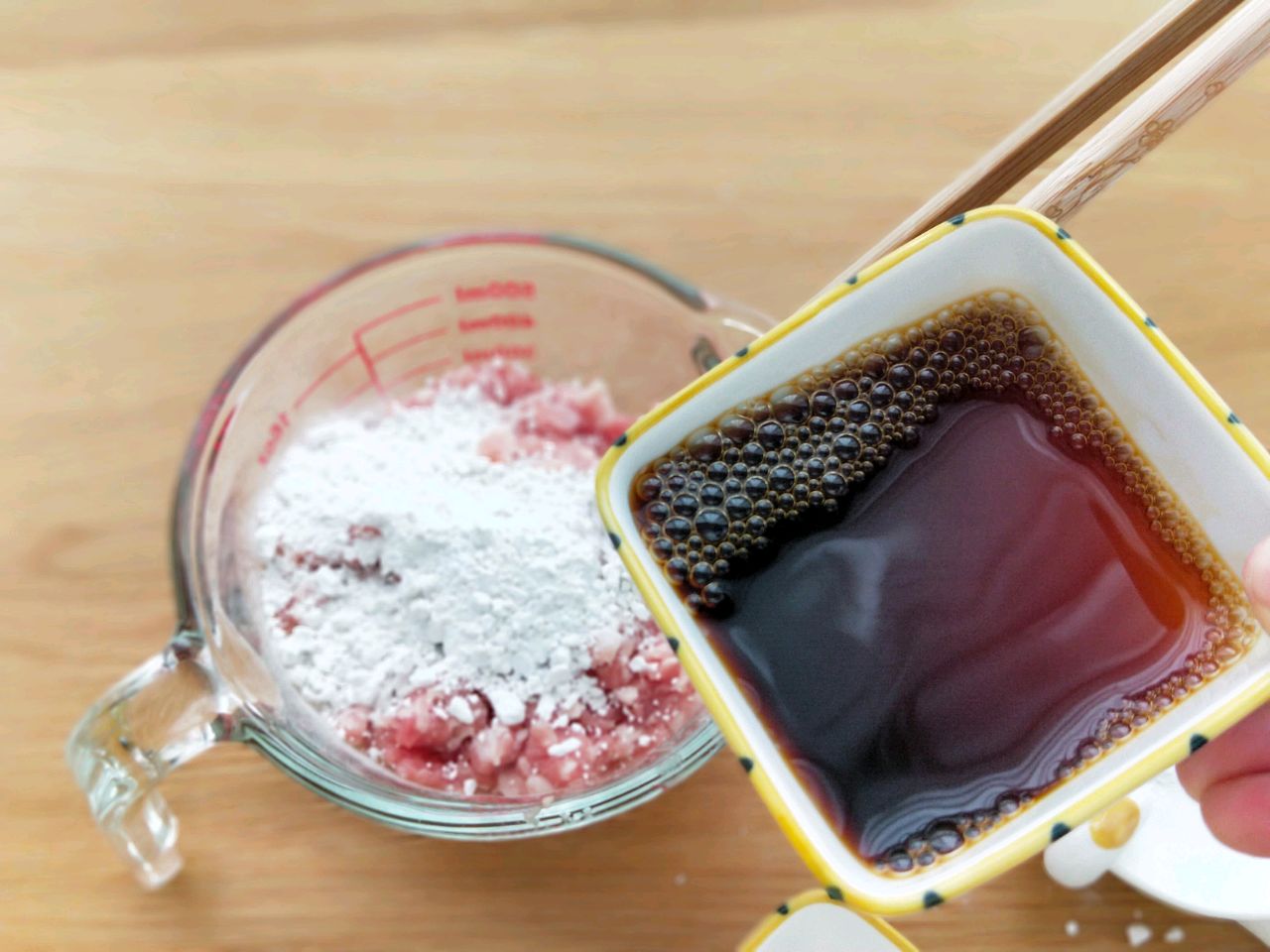 Chỉ cần th&ecirc;m một nguy&ecirc;n liệu n&agrave;y m&oacute;n đậu phụ nhồi thịt sẽ thơm ngon hơn hẳn! - Ảnh 3.