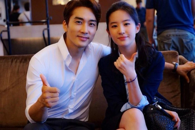 Lưu Diệc Phi vẫn lẻ bóng vì từng tổn thương trong chuyện tình cảm hay bị "kim chủ" bắt ép? Lưu Diệc Phi vẫn lẻ bóng vì từng tổn thương trong chuyện tình cảm hay bị "kim chủ" bắt ép?
