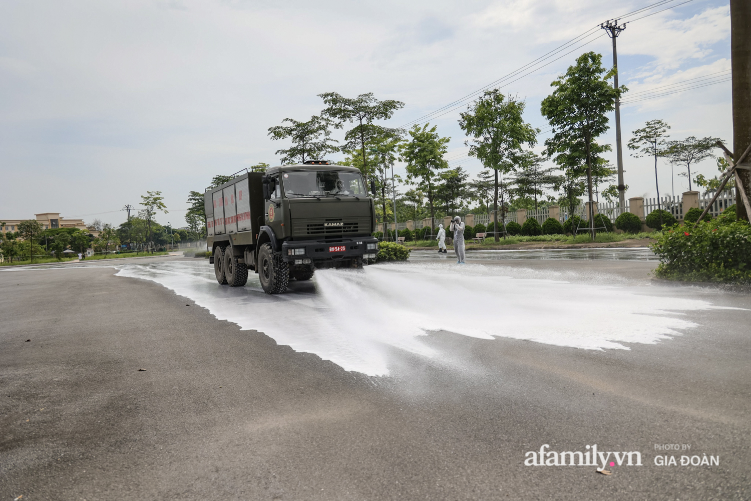 Hà Nội: Phun khử khuẩn 150.000m2 Bệnh viện Bệnh nhiệt đới Trung ương cơ sở Đông Anh - Ảnh 16.