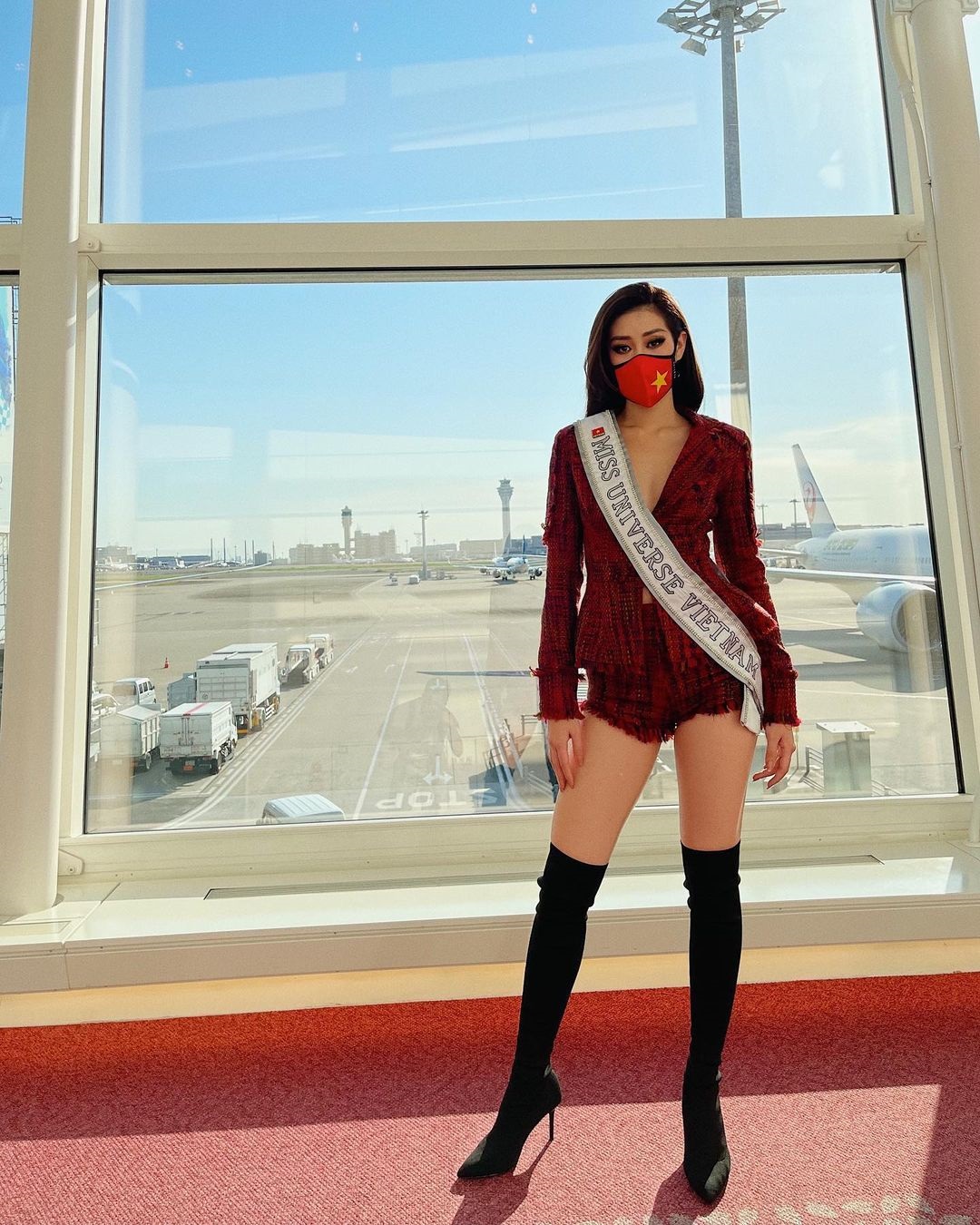 Netizen xỉu ngang với số outfit của Khánh Vân: 5 ngày mặc 8 set đẹp đỉnh, định san phẳng Miss Universe luôn hay gì? - Ảnh 3.