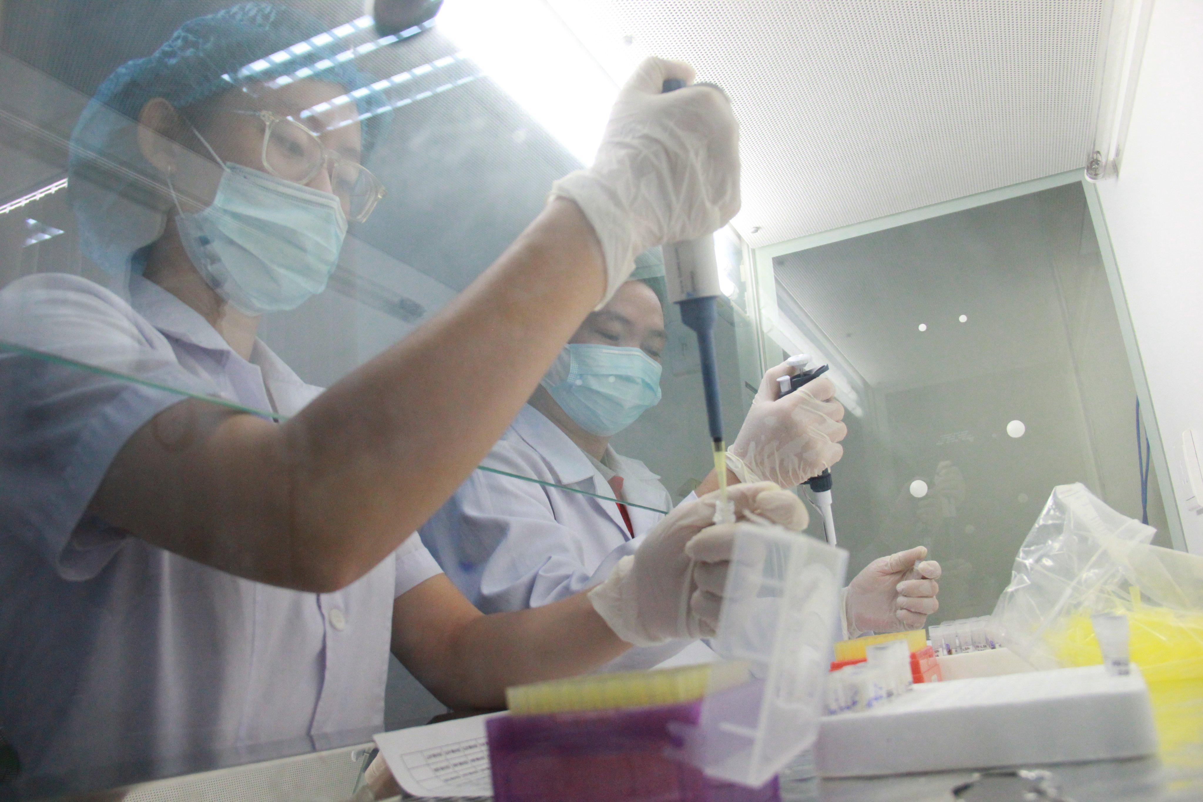 Đà Nẵng: Thêm 6 ca dương tính SARS-CoV-2 liên quan đến thẩm mỹ viện AMIDA - Ảnh 1.