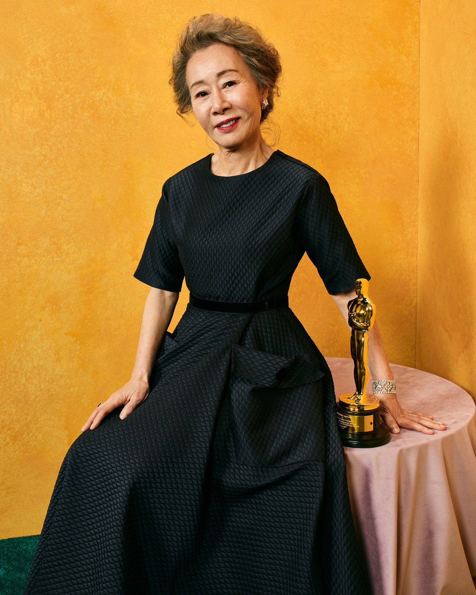 Sao nữ 74 tuổi đã có mặt ở sân bay Hàn Quốc sau chiến thắng lịch sử tại Oscar, phong cách ăn mặc khiến Knet ngỡ ngàng - Ảnh 7.