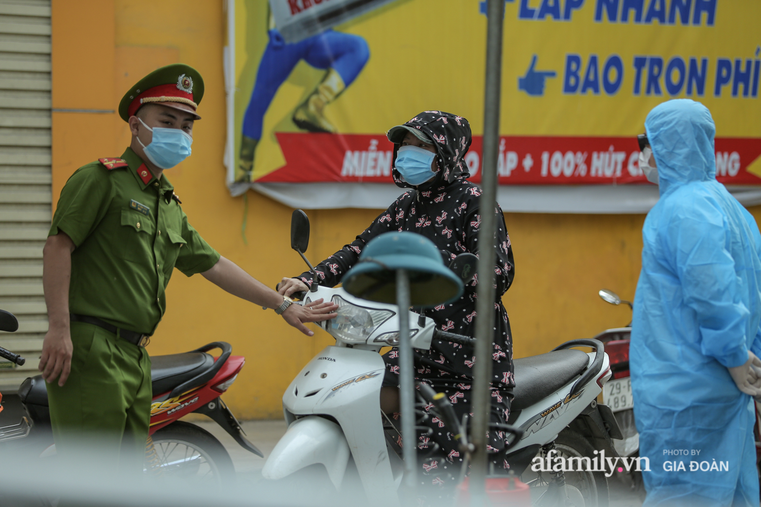 Phố Tía yên bình trong những ngày phong tỏa, người dân tự giác &quot;quay xe&quot; về nhà phòng dịch COVID-19 - Ảnh 10.