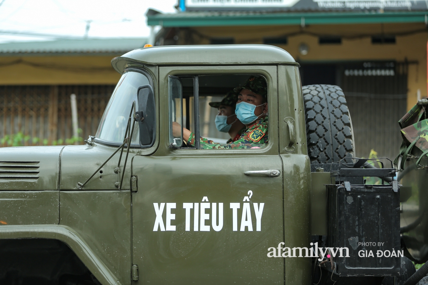 Hà Nội: Lập chốt, phun tiêu trùng khử độc toàn bộ phố Tía, huyện Thường Tín - Ảnh 6.