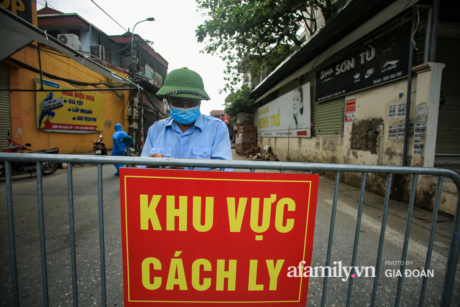 Hà Nội: Lập chốt, phun tiêu trùng khử độc toàn bộ phố Tía, huyện Thường Tín - Ảnh 1.