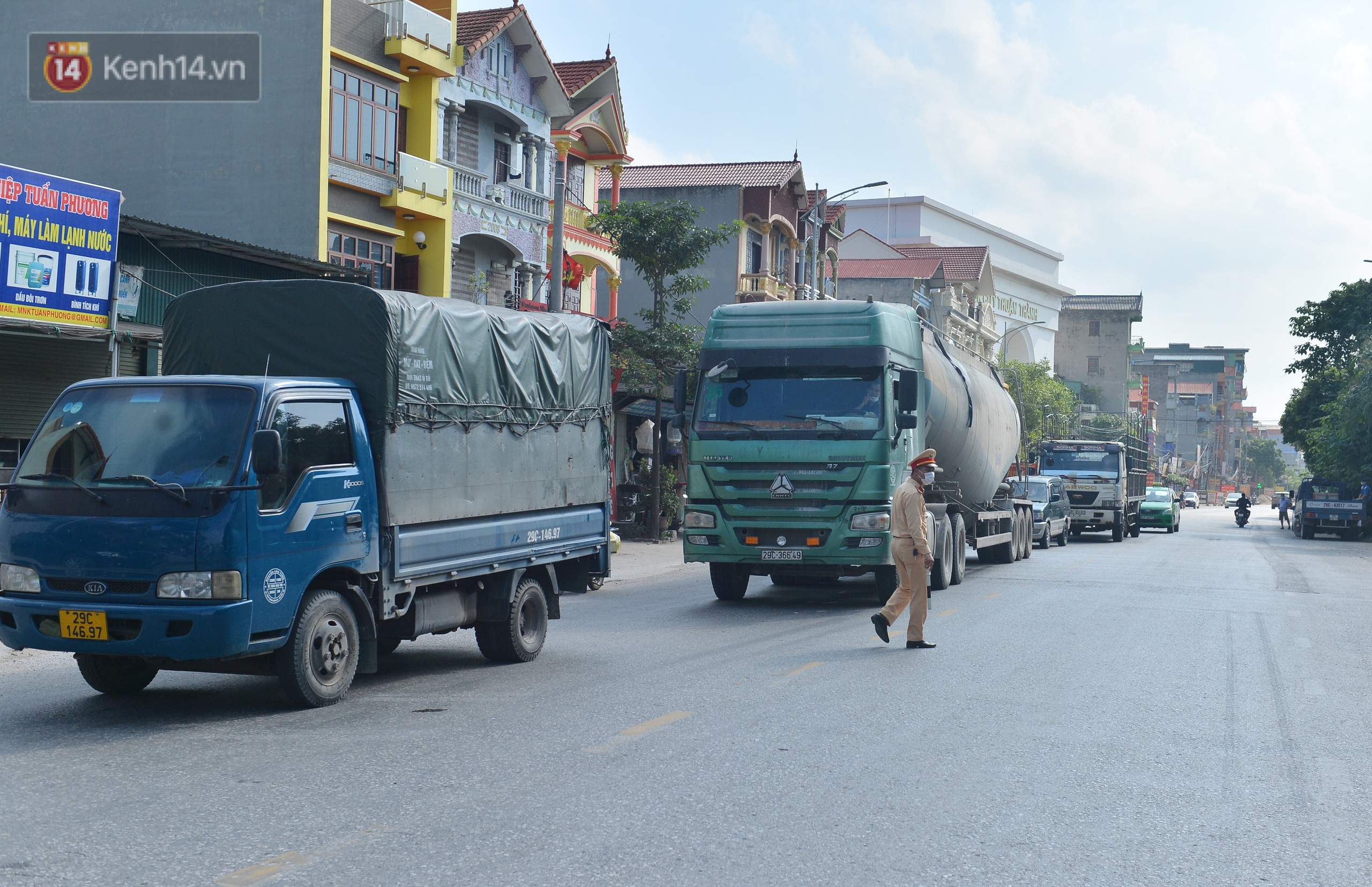 Đúng phút 89, chú rể Bắc Ninh đành ngậm ngùi quay xe, cùng cô dâu trở về Hà Nội do nhà trai trong khu vực dãn cách xã hội - Ảnh 1.