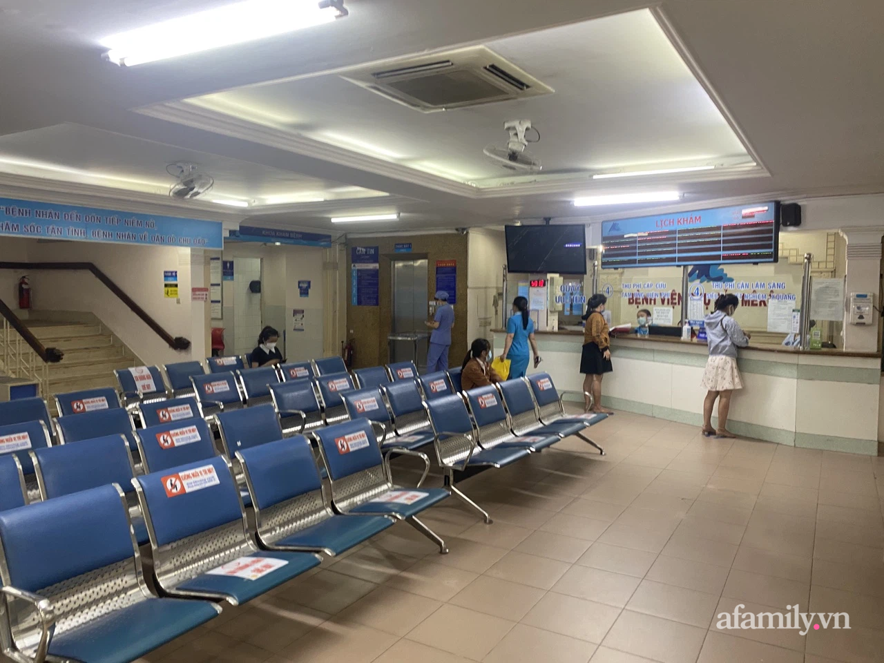 Bệnh viện Phụ sản Mê Kông, Bệnh viện Nhi đồng Thành phố - nơi chăm sóc y tế chuyên nghiệp và tận tâm. Hình ảnh phong tỏa đồng thời minh chứng cho sự quyết tâm trong phòng chống dịch bệnh.