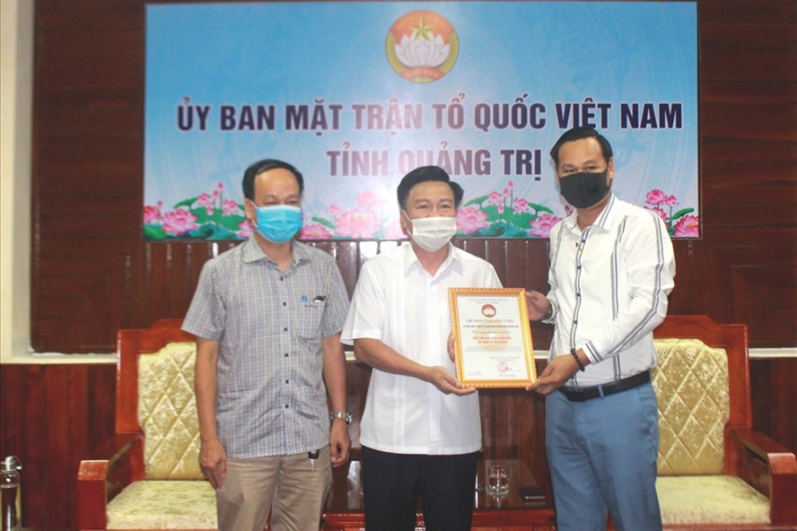 Sau ồn ào “ngâm” 13,7 tỷ đồng, phía Hoài Linh bắt đầu loạt hoạt động giải ngân: Đã đến 4 địa phương, trao 4,57 tỷ đồng cho bà con vùng lũ - Ảnh 2.