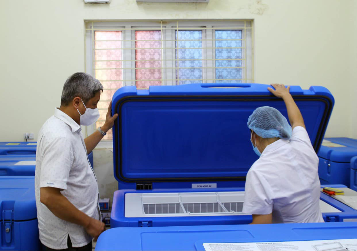 Bộ Y tế chuyển 120.000 liều vaccine COVID-19 tới Bắc Giang - Ảnh 2.
