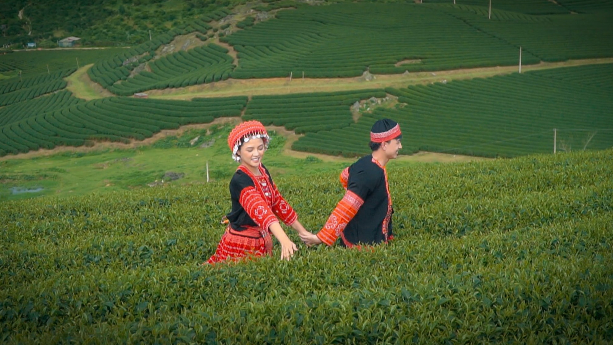Hương vị tình thân tập 38: Chính bà Sa đưa Huy đến bên con gái đúng lúc Thy suýt bị cưỡng bức? - Ảnh 5. hương vị tình thân tập 38