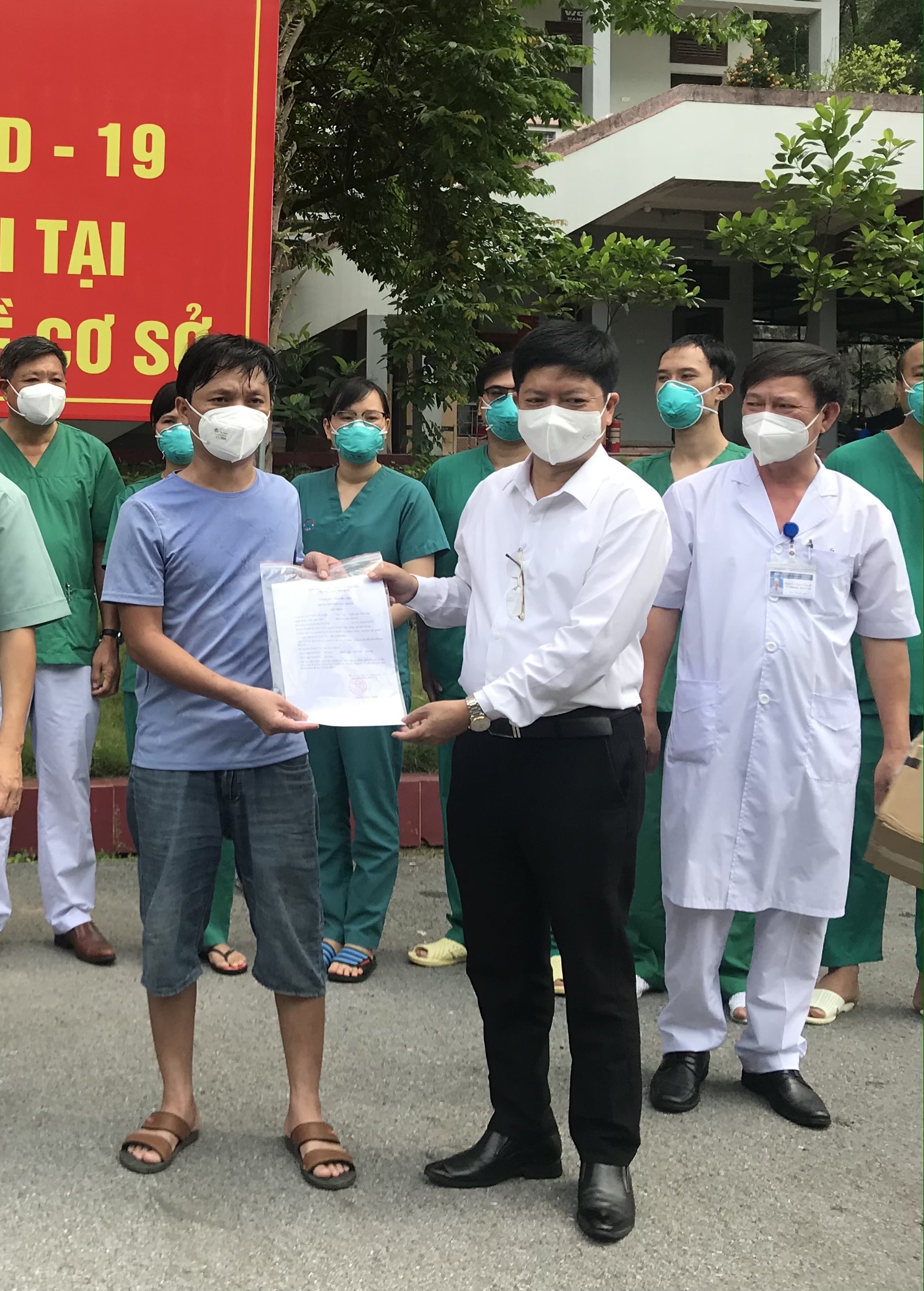 2 bệnh nhân COVID-19 nặng đầu tiên ở Bắc Giang khỏi bệnh - Ảnh 6.