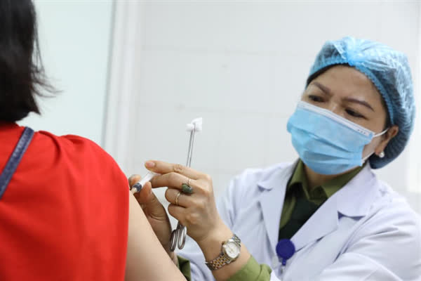 Việt Nam có thể sản xuất vắc-xin Covid-19 một liều tiêm vào cuối năm 2021 - Ảnh 1.