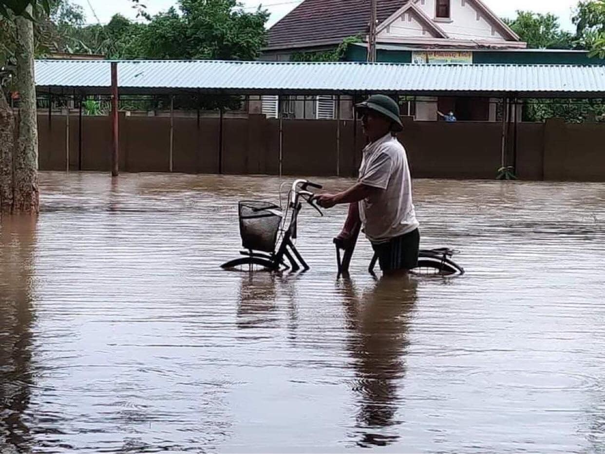 Bão số 2 "lướt qua" gây thiệt hại tại nhiều địa phương, vùng dịch Hà Tĩnh ngập lụt nghiêm trọng - Ảnh 5. Bão số 2 "lướt qua" gây thiệt hại tại nhiều địa phương, vùng dịch Hà Tĩnh ngập lụt nghiêm trọng - Ảnh 5.