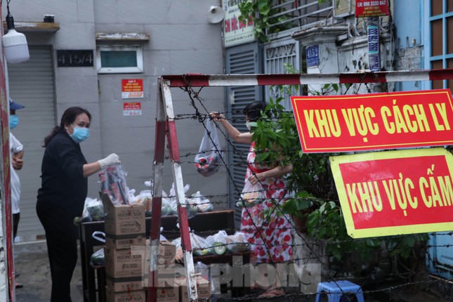 TPHCM: Lý do ca mắc COVID-19 tử vong trên đường chuyển viện nhưng xét nghiệm lại âm tính - Ảnh 2.