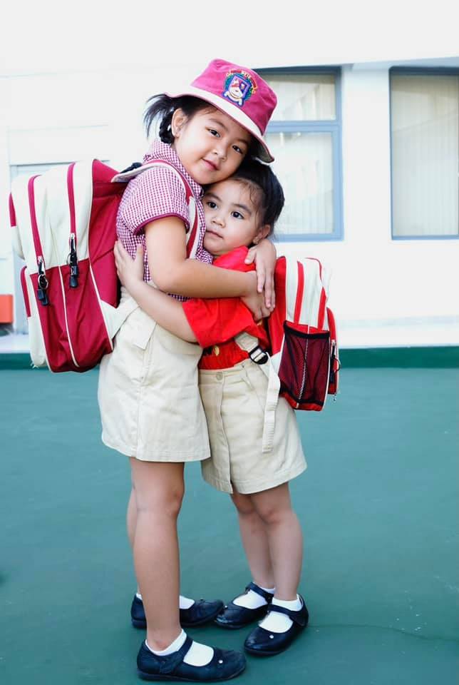 Hình ảnh thay đổi sau 10 năm của hai con gái Quyền Linh: Ngày nào còn bé xíu giờ đã là 2 thiếu nữ xinh đẹp - Ảnh 1. Hình ảnh thay đổi sau 10 năm của hai con gái Quyền Linh: Ngày nào còn bé xíu giờ đã là 2 thiếu nữ xinh đẹp - Ảnh 1.