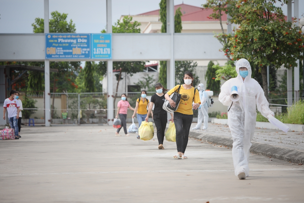 Bắc Giang: Gần 1000 bệnh nhân COVID -19 khỏi bệnh, xuất viện - Ảnh 2.