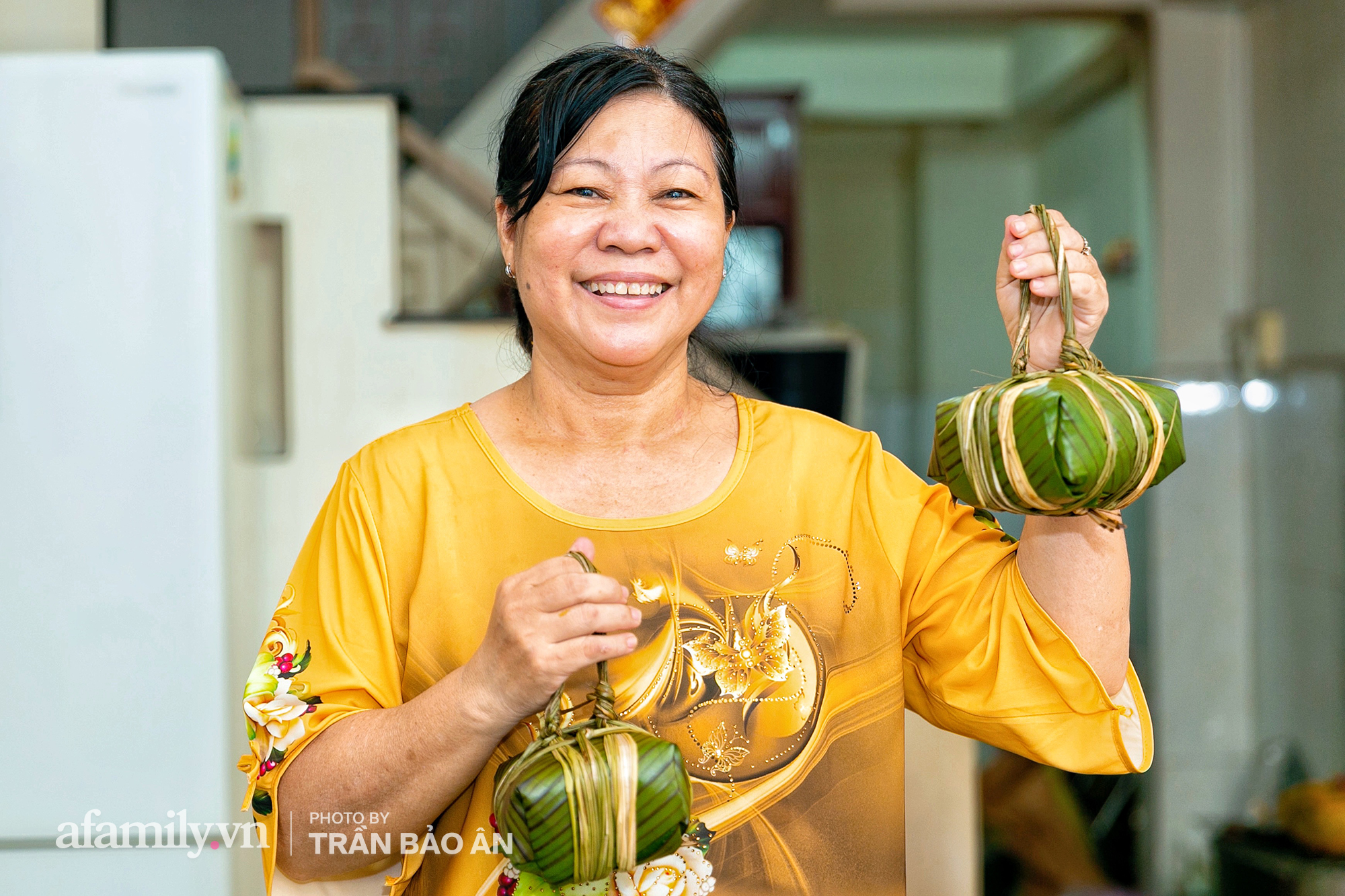 Tết Đoan Ngọ tại lò bánh Bá Trạng lâu đời nhất Sài Gòn, một cặp bánh có giá lên tới 1 triệu đồng với bào ngư, heo quay, sò điệp mà một năm chỉ được ăn duy nhất 1 lần! - Ảnh 4.