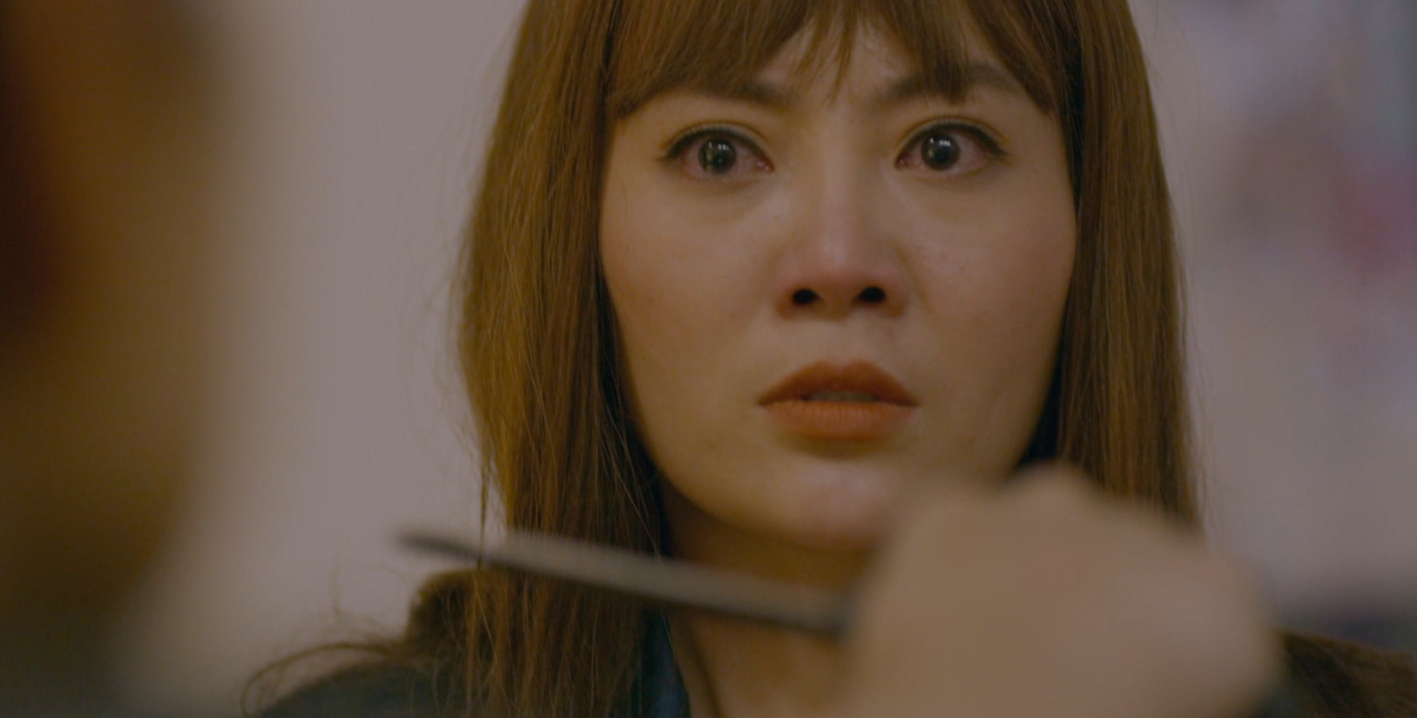 Mùa hoa tìm lại: Đồng hụt hẫng nhìn Lệ ôm Việt, nhưng vẫn là người cứu Lệ khi nữ chính bị dao kề vào cổ - Ảnh 1. Mùa hoa tìm lại: Đồng hụt hẫng nhìn Lệ ôm Việt, nhưng vẫn là người cứu Lệ khi nữ chính bị dao kề vào cổ - Ảnh 1.