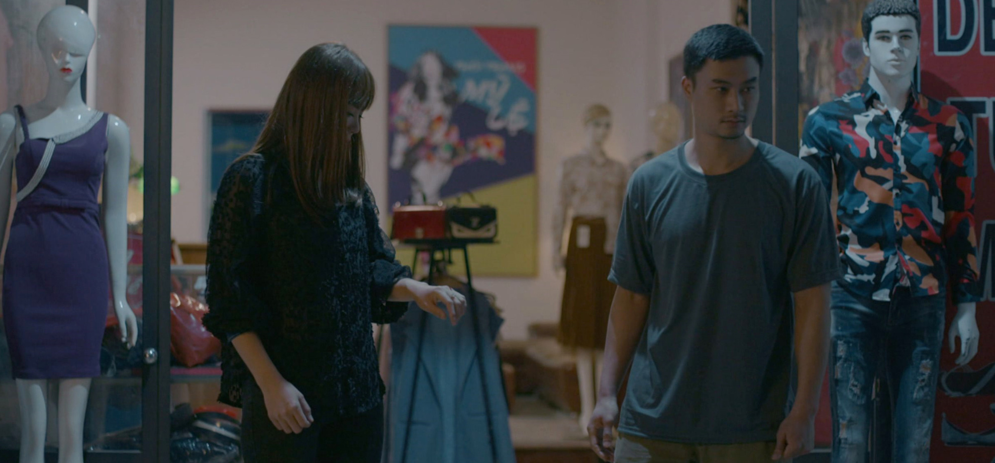 Mùa hoa tìm lại: Đồng hụt hẫng nhìn Lệ ôm Việt, nhưng vẫn là người cứu Lệ khi nữ chính bị dao kề vào cổ - Ảnh 3. Mùa hoa tìm lại: Đồng hụt hẫng nhìn Lệ ôm Việt, nhưng vẫn là người cứu Lệ khi nữ chính bị dao kề vào cổ - Ảnh 3.