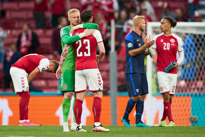 UEFA lên tiếng biện hộ về quyết định gây tranh cãi sau sự cố của Eriksen, báo Đan Mạch nghe xong bất bình phải lập tức đáp trả - Ảnh 2.