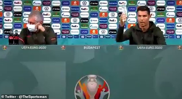 Cú sốc Euro: Vì chai nước quen thuộc với triệu triệu người dân Việt Nam, Ronaldo nổi khùng với UEFA - Ảnh 2.