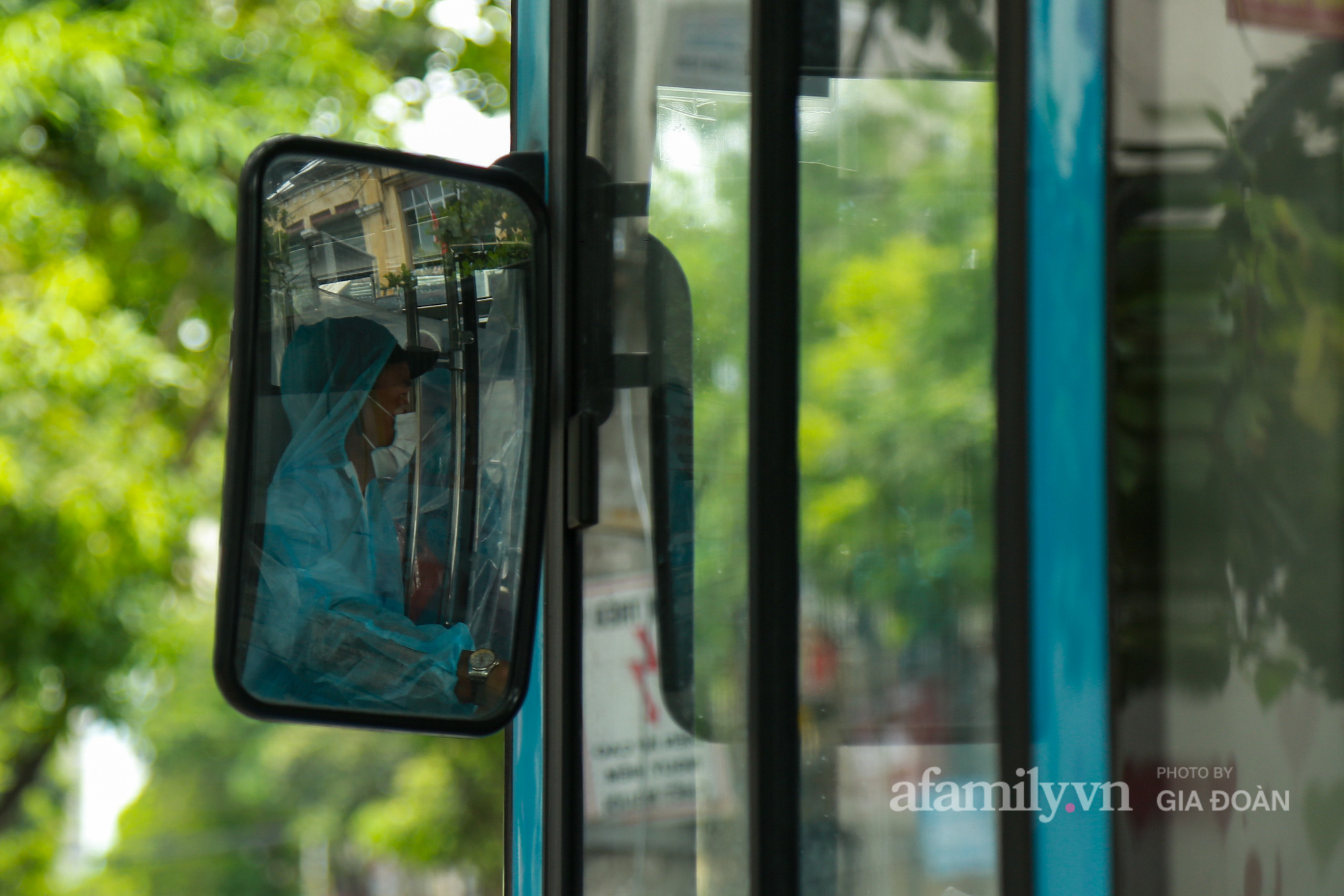 Xe buýt đón công nhân lao động từ tâm dịch Bắc Giang trở về Hà Nội - Ảnh 7.