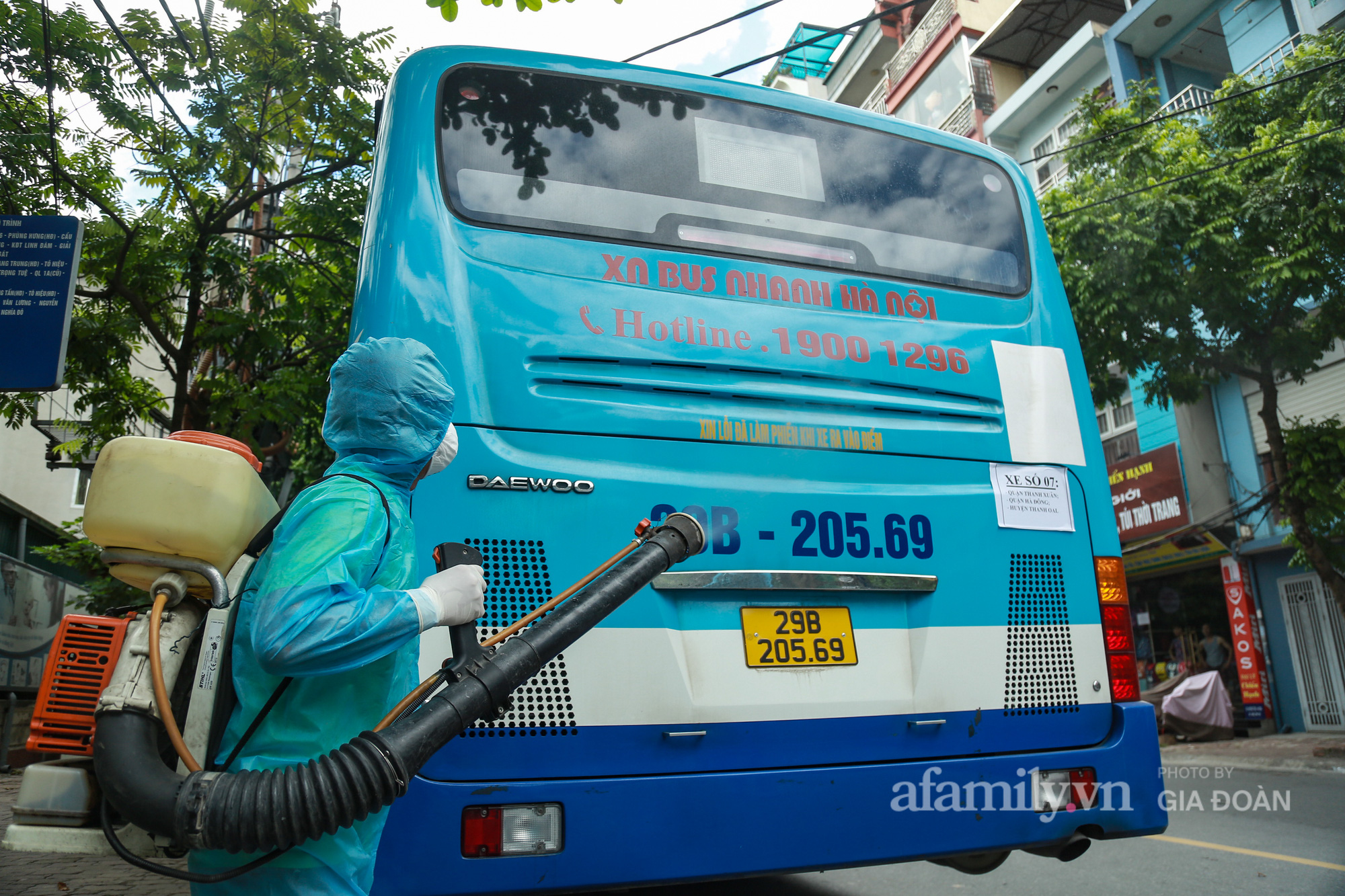 Xe buýt đón công nhân lao động từ tâm dịch Bắc Giang trở về Hà Nội - Ảnh 3.