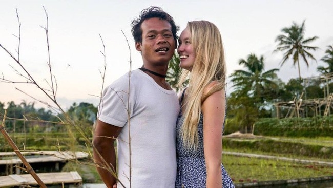 Cặp đôi "chồng cú vợ tiên" đình đám châu Á: Từ hôn lễ bị dư luận buông lời cay nghiệt đến cuộc sống hiện tại đẹp như mơ với trái ngọt đầu tiên - Ảnh 2. Cặp đôi "chồng cú vợ tiên" đình đám châu Á: Từ hôn lễ bị dư luận buông lời cay nghiệt đến cuộc sống hiện tại đẹp như mơ với trái ngọt đầu tiên - Ảnh 2.
