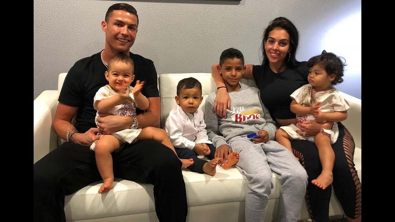 Cristiano Ronaldo chia sẻ bài đăng đầy ý nghĩa sau khi vắng mặt trong đội hình Man Utd