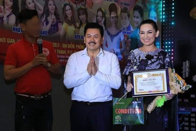 Thêm một nữ diễn viên nổi tiếng bị "đào mộ" hình ảnh đưa mẹ đi chữa bệnh ở chỗ Võ Hoàng Yên - Ảnh 5. Thêm một nữ diễn viên nổi tiếng bị "đào mộ" hình ảnh đưa mẹ đi chữa bệnh ở chỗ Võ Hoàng Yên - Ảnh 5.