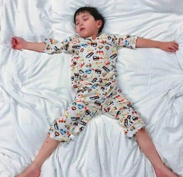 Nội tâm của đứa trẻ có thể tiết lộ qua tư thế ngủ, nếu con thuộc loại thứ 3, bố mẹ nên quan tâm nhiều hơn - Ảnh 2.