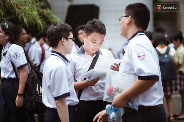 Nóng: Hà Nội quyết định điều chỉnh phương án thi vào lớp 10 - Ảnh 1. Nóng: Hà Nội quyết định điều chỉnh phương án thi vào lớp 10 - Ảnh 1.