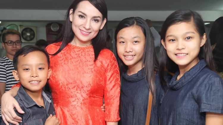 Hai con nuôi của Phi Nhung bị thiệt thòi khi Hồ Văn Cường chuyển tới