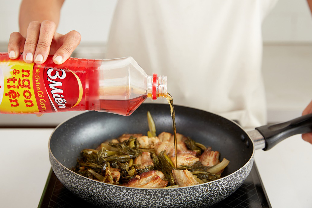 C&ocirc;ng thức thịt ba chỉ rang ch&aacute;y cạnh với dưa cải chuẩn Masterchef - Ảnh 5.