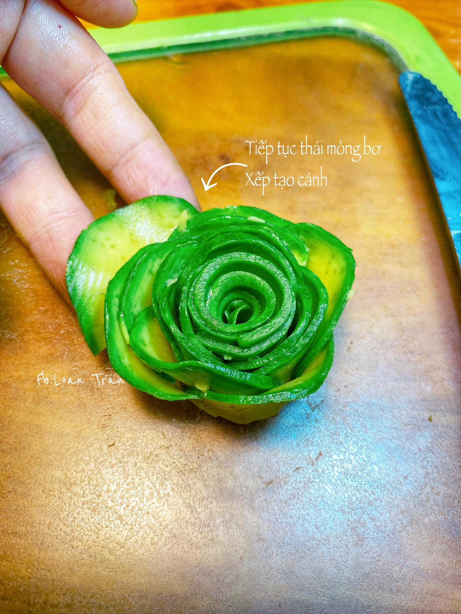 Rộ trend cắt xếp trái cây thành hình hoa, đẹp ngỡ ngàng ngã ngửa nhưng cách làm chỉ cần tỉ mỉ chút thôi! - Ảnh 31. Rộ trend cắt xếp trái cây thành hình hoa, đẹp ngỡ ngàng ngã ngửa nhưng cách làm chỉ cần tỉ mỉ chút thôi! - Ảnh 31.