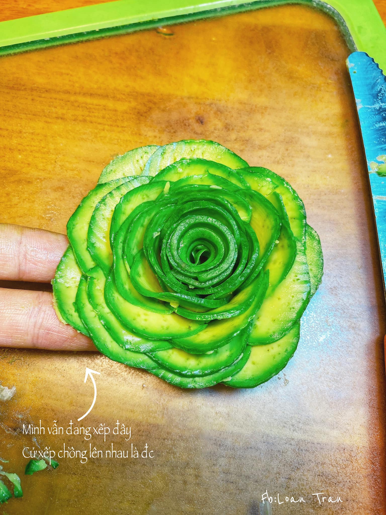 Rộ trend cắt xếp trái cây thành hình hoa, đẹp ngỡ ngàng ngã ngửa nhưng cách làm chỉ cần tỉ mỉ chút thôi! - Ảnh 32. Rộ trend cắt xếp trái cây thành hình hoa, đẹp ngỡ ngàng ngã ngửa nhưng cách làm chỉ cần tỉ mỉ chút thôi! - Ảnh 32.