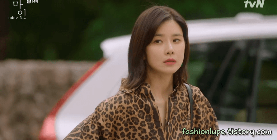 Son Ye Jin &quot;thua đau&quot; trước Lee Bo Young, từ thần thái đến nhan sắc đều bị dìm kém đẹp - Ảnh 4.