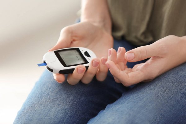 depositphotos_185293246-stock-photo-diabetic-woman-holding-digital-glucometer.jpeg