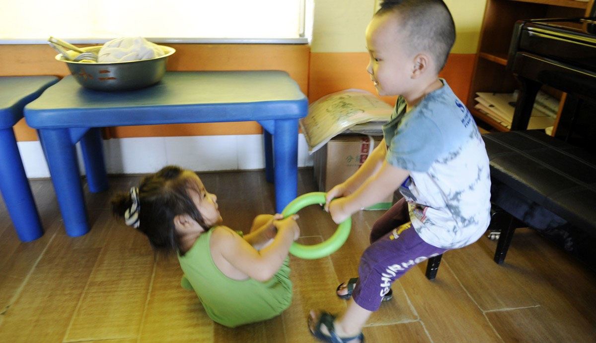 Phản ứng khi bị cướp đồ chơi tiết lộ chỉ số EQ của b&eacute; cao hay thấp, cha mẹ cần quan s&aacute;t để c&oacute; c&aacute;ch nu&ocirc;i dạy con ph&ugrave; hợp - Ảnh 2.