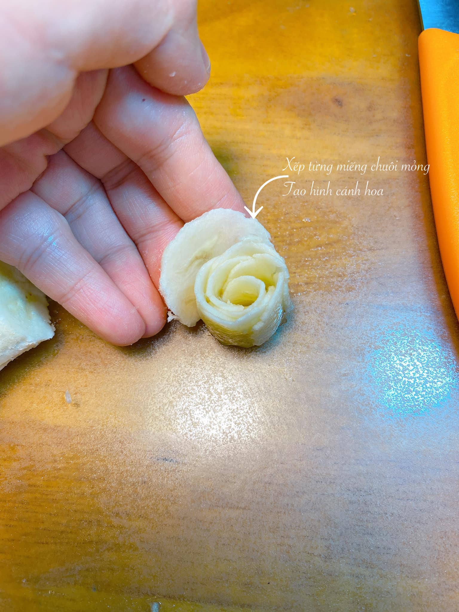 Rộ trend cắt xếp trái cây thành hình hoa, đẹp ngỡ ngàng ngã ngửa nhưng cách làm chỉ cần tỉ mỉ chút thôi! - Ảnh 17. Rộ trend cắt xếp trái cây thành hình hoa, đẹp ngỡ ngàng ngã ngửa nhưng cách làm chỉ cần tỉ mỉ chút thôi! - Ảnh 17.