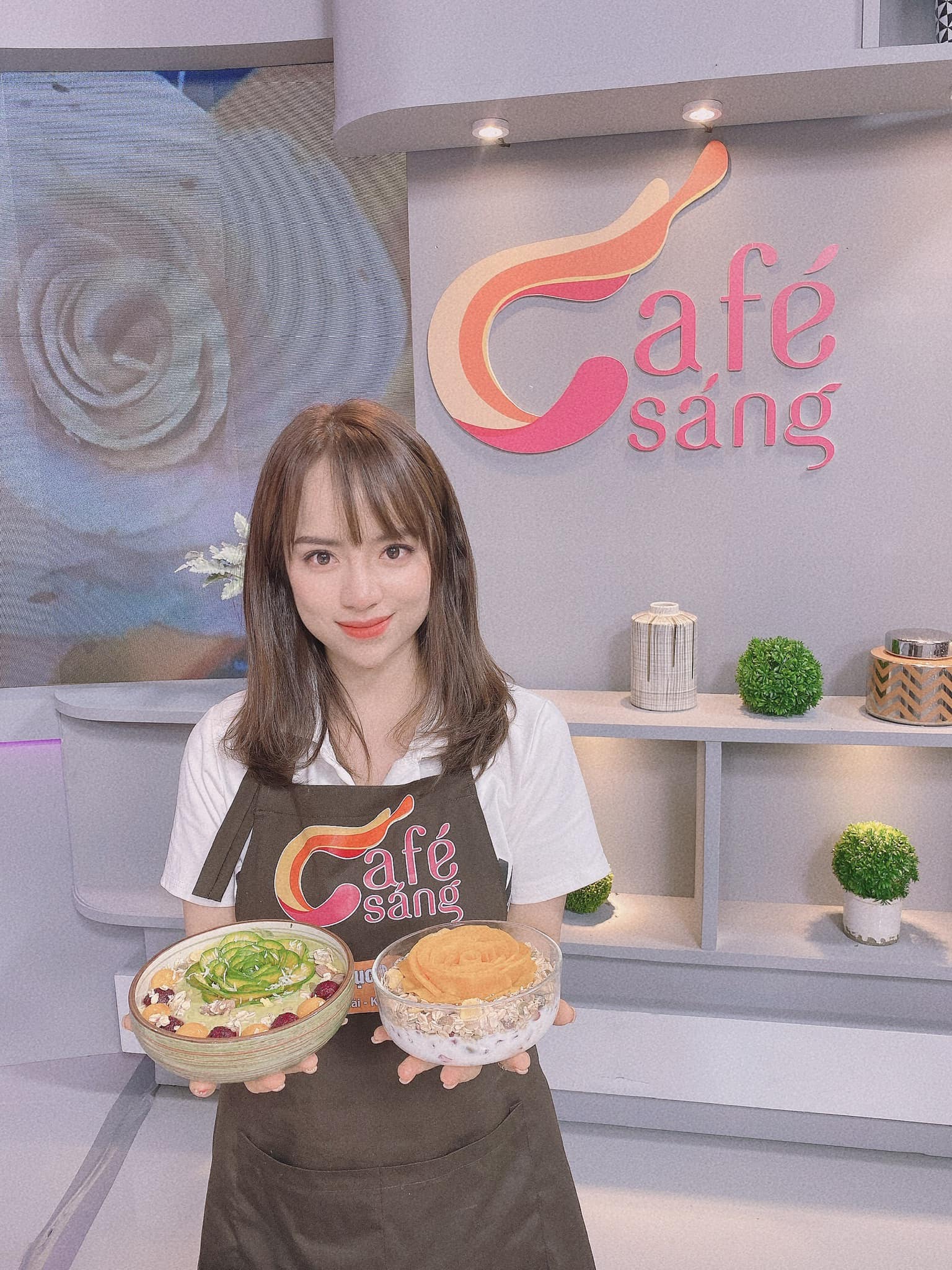 Rộ trend cắt xếp trái cây thành hình hoa, đẹp ngỡ ngàng ngã ngửa nhưng cách làm chỉ cần tỉ mỉ chút thôi! - Ảnh 4. Rộ trend cắt xếp trái cây thành hình hoa, đẹp ngỡ ngàng ngã ngửa nhưng cách làm chỉ cần tỉ mỉ chút thôi! - Ảnh 4.