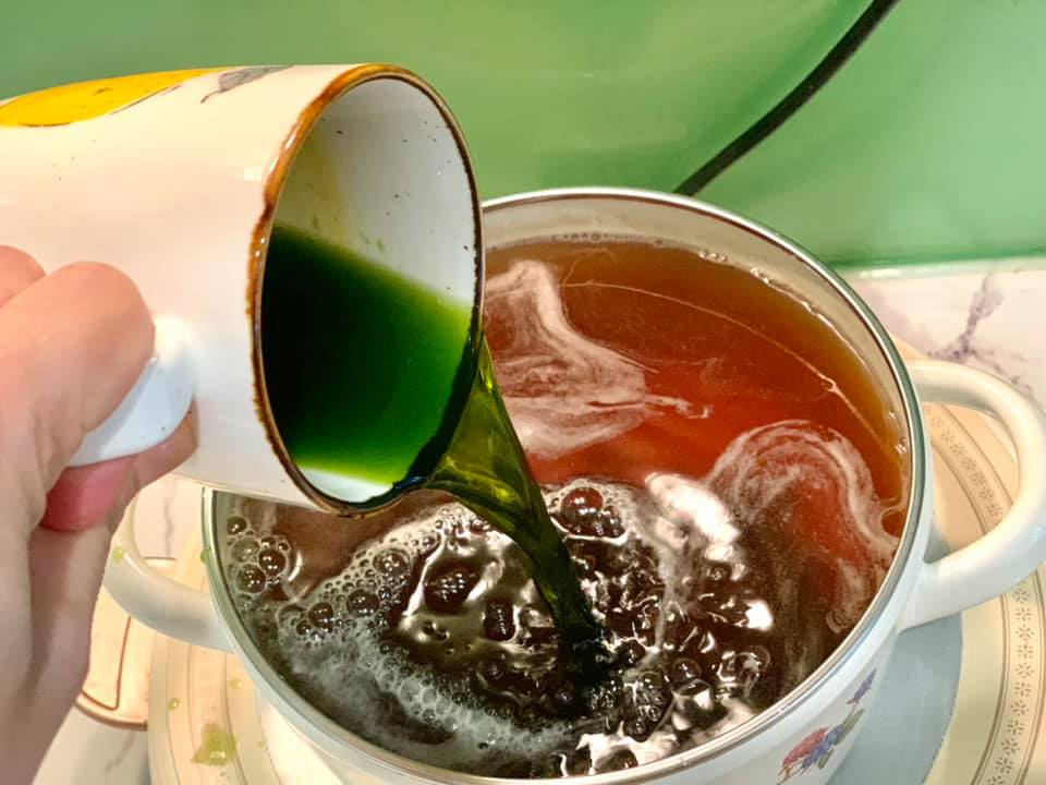 Đừng l&agrave;m tr&agrave; Th&aacute;i bằng g&oacute;i pha sẵn nữa, thử c&ocirc;ng thức n&agrave;y xem vừa thơm vừa ngon, trời n&oacute;ng ai uống 1 cũng muốn uống 2! - Ảnh 14.