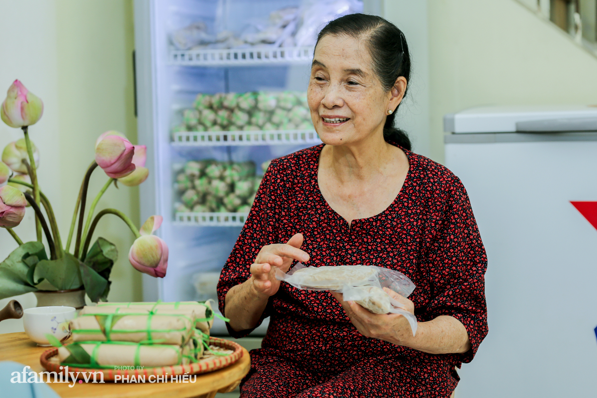 Xem phim Mùa hoa tìm lại chỉ thấy có bà nội hiền hậu, thương con quý cháu chứ ai biết diễn viên Ngọc Tản thủ vai đó lại có một thương hiệu giò chả nem chua nức tiếng chốn kinh kỳ? - Ảnh 3.